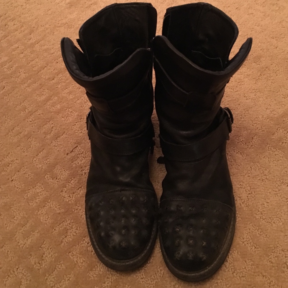 Black combat boot